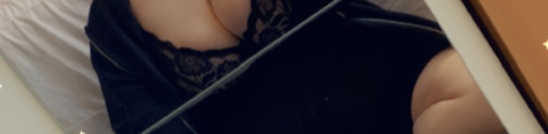 AdmireMe banner for @Curvaceous