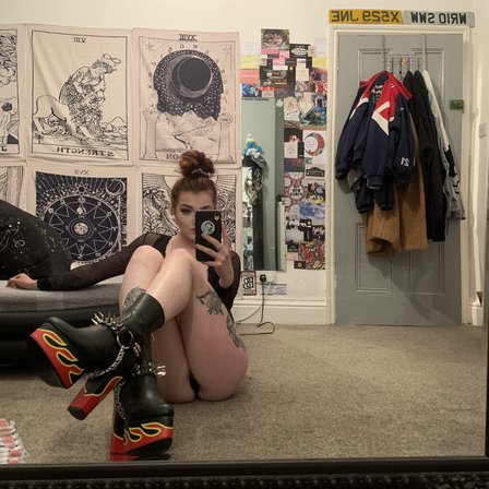 • BABY🥀VIXEN •